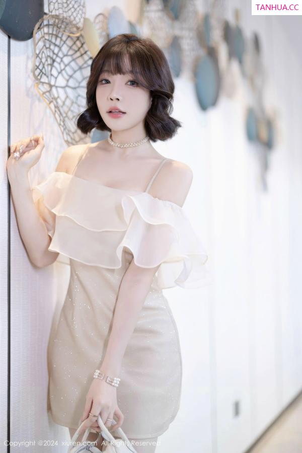 陈芝 芝芝Booty [XiuRen]高清写真图 2024.07.25 No.8917 徐莉芝Booty 丝袜美腿第3张图片